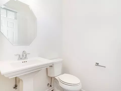 Bath - 4154 Irving Rd, Aurora, IL 60504 photo 4 of 4