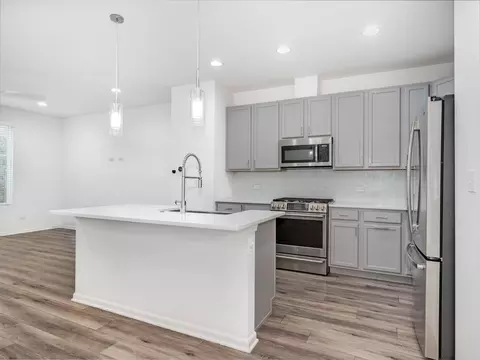 Kitchen - 4154 Irving Rd, Aurora, IL 60504 photo 3 of 5