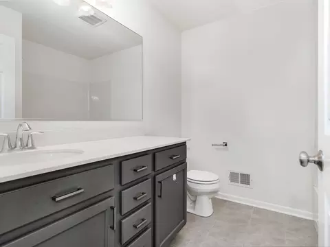 Bath - 4154 Irving Rd, Aurora, IL 60504 photo 3 of 4