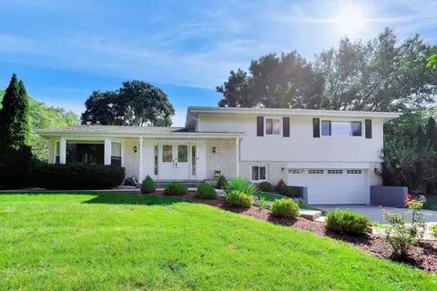 1939 Clover Rd, Northbrook, IL 60062