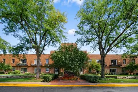 1250 Park Ave #430, Highland Park, IL 60035