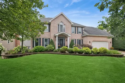 877 Sheehan Ave, Glen Ellyn, IL 60137
