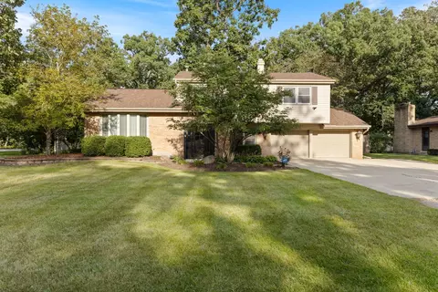 22353 S Knyghtwood Dr, Joliet, IL 60404