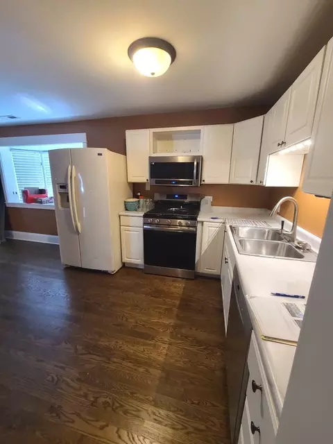 Kitchen - 333 12th St, Wheeling, IL 60090 photo 2 of 2