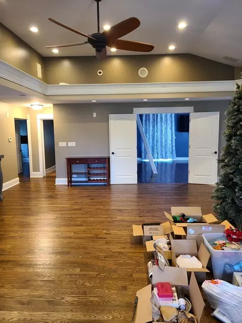 Living - 333 12th St, Wheeling, IL 60090 photo 2 of 4