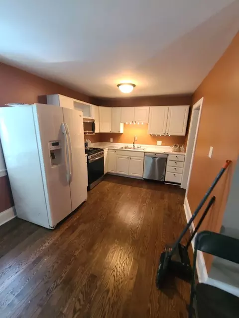 Kitchen - 333 12th St, Wheeling, IL 60090 photo 1 of 2