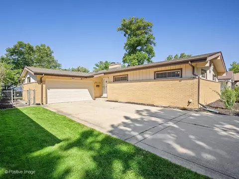 842 S Euclid Ave, Villa Park, IL 60181