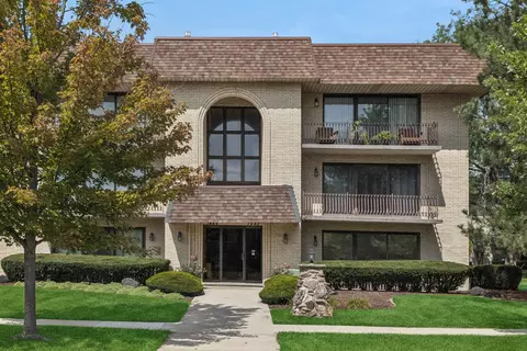 7442 W 153rd St #1, Orland Park, IL 60462