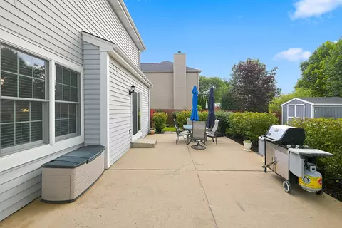 Exterior - 820 Southwick Dr, Algonquin, IL 60102 photo 4 of 7