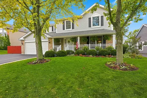 Exterior - 820 Southwick Dr, Algonquin, IL 60102 photo 2 of 7