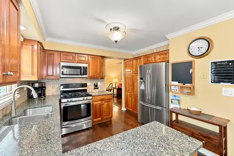 Kitchen - 820 Southwick Dr, Algonquin, IL 60102 photo 3 of 3