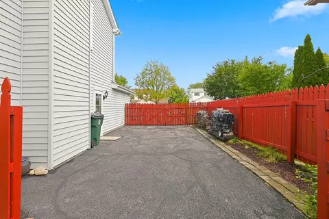 Exterior - 820 Southwick Dr, Algonquin, IL 60102 photo 7 of 7