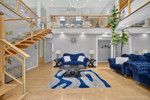 Living - 8650 W Davis St, Des Plaines, IL 60016 photo 1 of 5