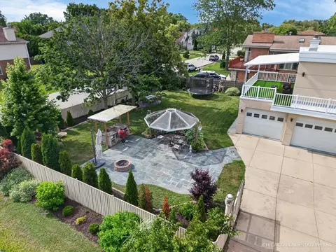 View/Area - 8650 W Davis St, Des Plaines, IL 60016 photo 2 of 3