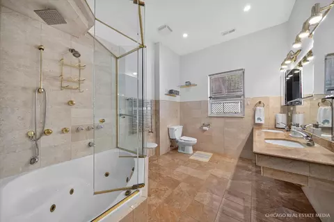 Bath - 8650 W Davis St, Des Plaines, IL 60016 photo 5 of 7