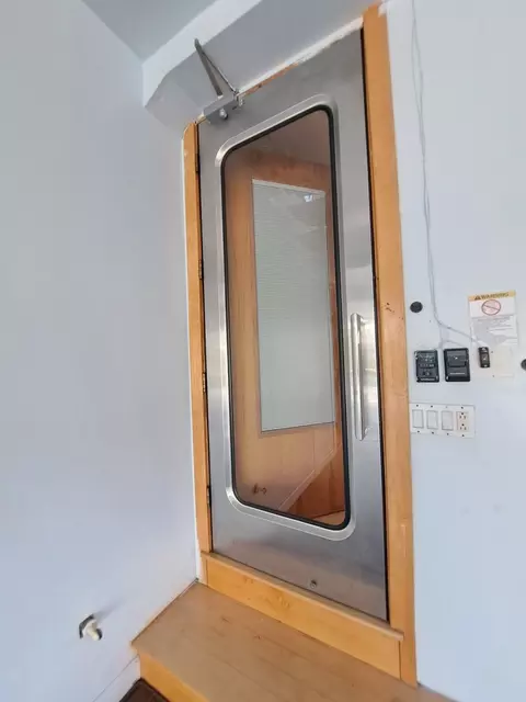 Entry Way - 8650 W Davis St, Des Plaines, IL 60016 photo 5 of 5