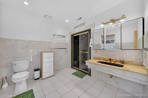Bath - 8650 W Davis St, Des Plaines, IL 60016 photo 6 of 7