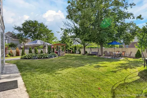 Exterior - 8650 W Davis St, Des Plaines, IL 60016 photo 4 of 7