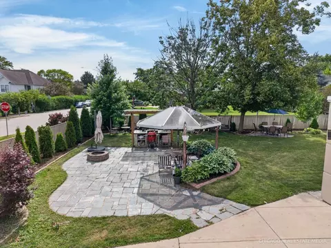 Exterior - 8650 W Davis St, Des Plaines, IL 60016 photo 6 of 7
