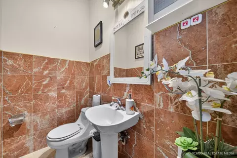 Bath - 8650 W Davis St, Des Plaines, IL 60016 photo 7 of 7