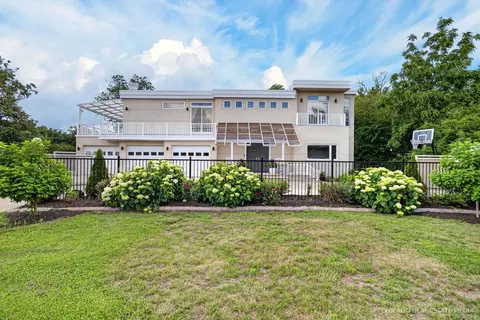 Exterior - 8650 W Davis St, Des Plaines, IL 60016 photo 7 of 7