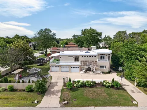 View/Area - 8650 W Davis St, Des Plaines, IL 60016 photo 3 of 3