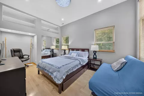 Bedroom - 8650 W Davis St, Des Plaines, IL 60016 photo 3 of 4