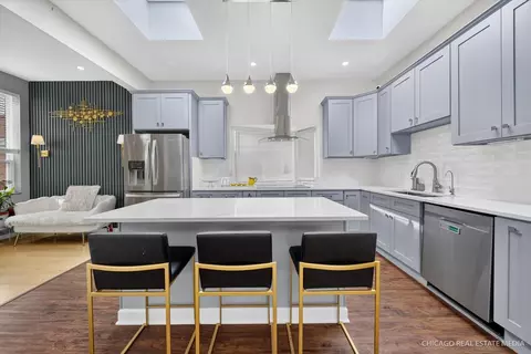 Kitchen - 8650 W Davis St, Des Plaines, IL 60016 photo 1 of 5