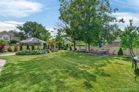 Exterior - 8650 W Davis St, Des Plaines, IL 60016 photo 5 of 7