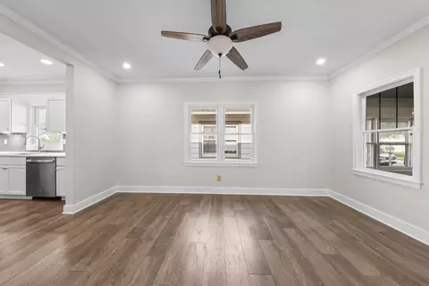 Living - 731 E Benton St, Morris, IL 60450 photo 2 of 4