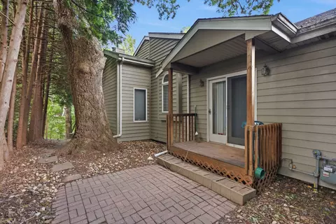 Exterior - 4025 36th Ave Ct Ave, Moline, IL 61265 photo 2 of 3