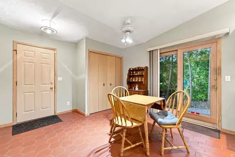 Entry Way - 4025 36th Ave Ct Ave, Moline, IL 61265 photo 3 of 4