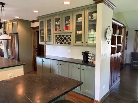 Kitchen - 223 Buckingham Dr, Bartlett, IL 60103 photo 3 of 4