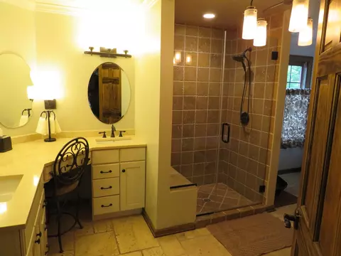 Bath - 223 Buckingham Dr, Bartlett, IL 60103 photo 2 of 4