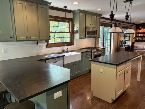 Kitchen - 223 Buckingham Dr, Bartlett, IL 60103 photo 4 of 4