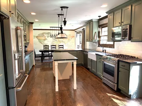 Kitchen - 223 Buckingham Dr, Bartlett, IL 60103 photo 2 of 4