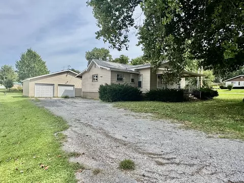 328 S Pearl St, Bluffs, IL 62621 photo 2