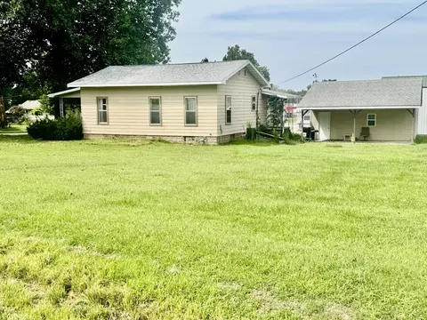 328 S Pearl St, Bluffs, IL 62621 photo 4