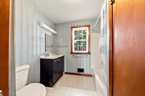 Bath - 9896 Lincoln Rd, Morrison, IL 61270 photo 1 of 1