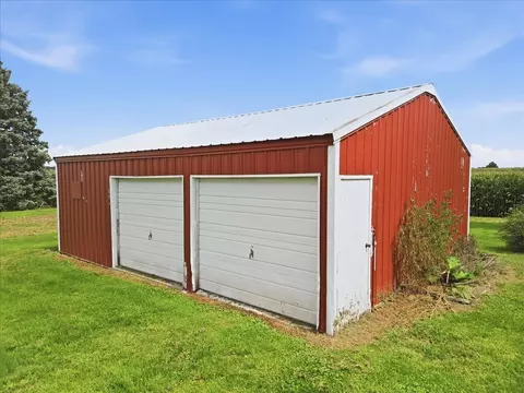 Exterior - 9896 Lincoln Rd, Morrison, IL 61270 photo 2 of 4