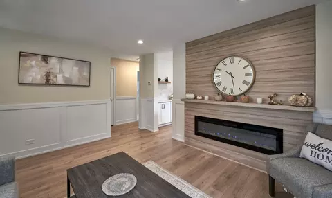 Entry Way - 5347 S 73 Ave, Summit, IL 60501 photo 1 of 3