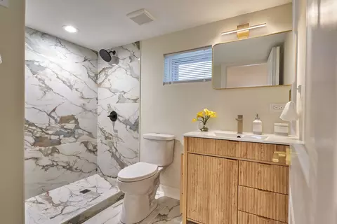 Bath - 5347 S 73 Ave, Summit, IL 60501 photo 2 of 2