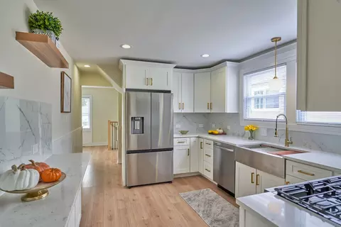Kitchen - 5347 S 73 Ave, Summit, IL 60501 photo 1 of 2