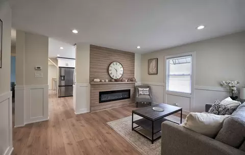 Living - 5347 S 73 Ave, Summit, IL 60501 photo 1 of 1