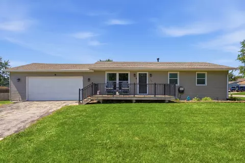 700 Seine St, Blue Grass, IA 52726