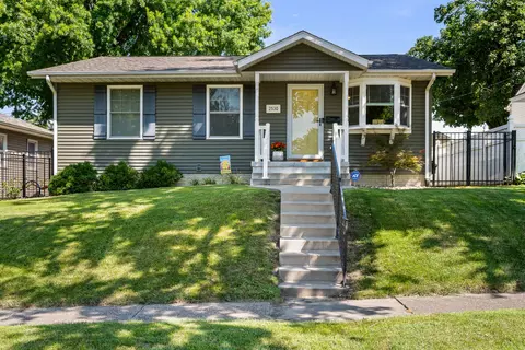 2530 Bellevue Ave, Bettendorf, IA 52722