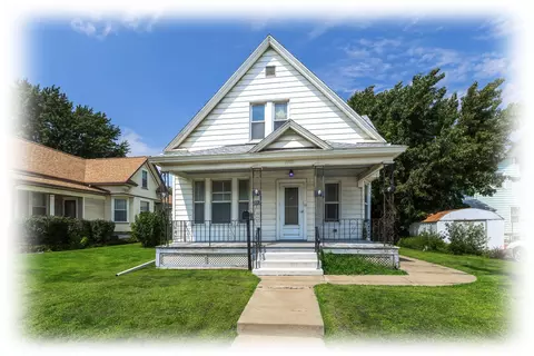 2112 Rockingham Rd, Davenport, IA 52802