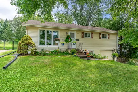979 N Lincoln Ave, Davenport, IA 52804