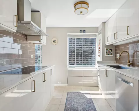 100 E Huron St #1506, Chicago, IL 60611 photo 13