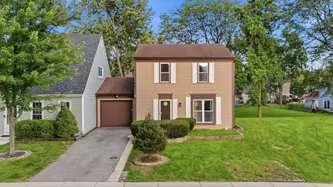 29 W434 Hawthorne Ln, Warrenville, IL 60555